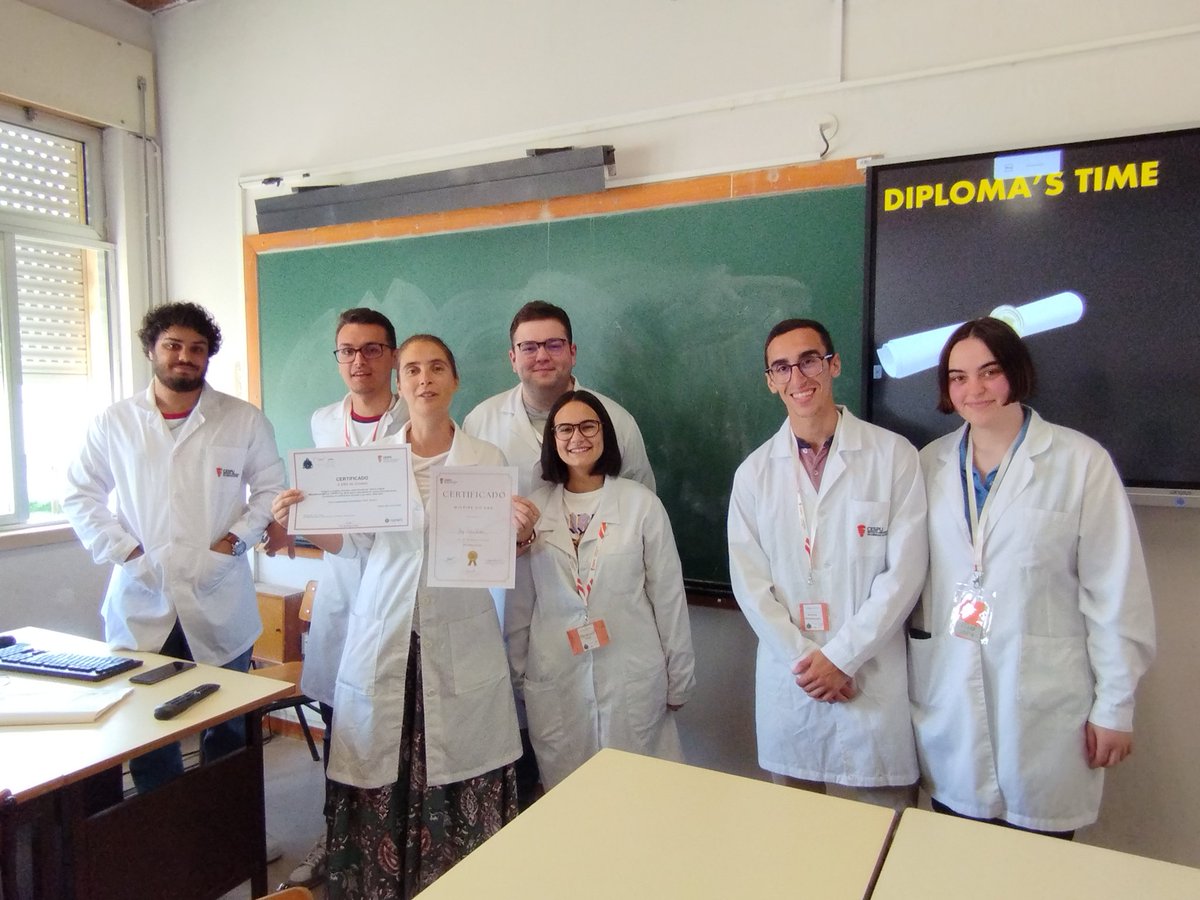 MicroMundo_IUCS's tweet image. Micromundo aimed to spread knowledge in the area of microbiology to school students, while forming ties between MicriTAs and MicriCEs.
Having reached the end of the session 4, we would like to thank all the students for their collaboration, and especially professora Cátia Santos!