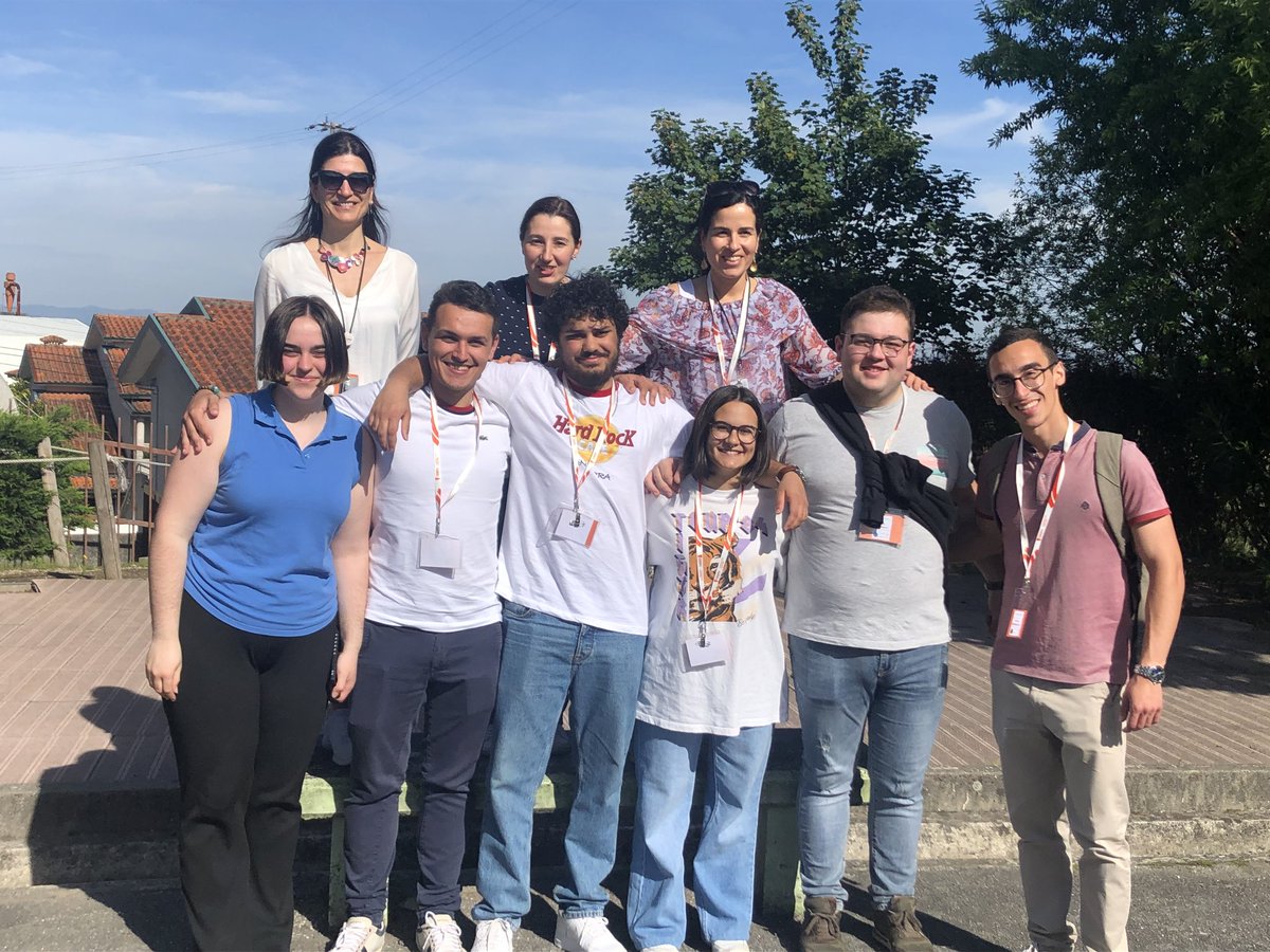 MicroMundo_IUCS's tweet image. Micromundo aimed to spread knowledge in the area of microbiology to school students, while forming ties between MicriTAs and MicriCEs.
Having reached the end of the session 4, we would like to thank all the students for their collaboration, and especially professora Cátia Santos!