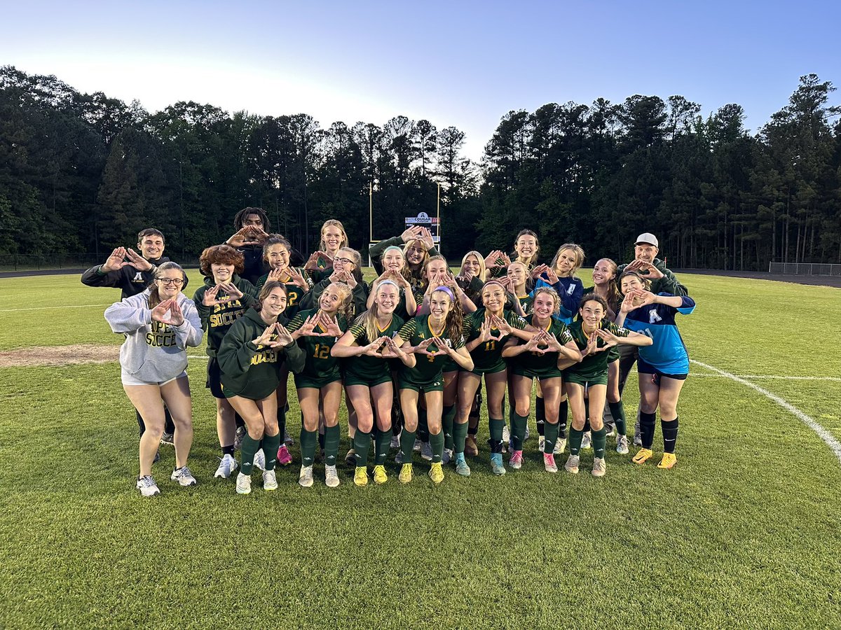 apexhsathletics's tweet photo. Peak’s Up for our rivalry win tonight over Friendship! @ApexHS_WSoccer @apexcougarclub @apexcougarclub https://t.co/8xSVHhwwHx