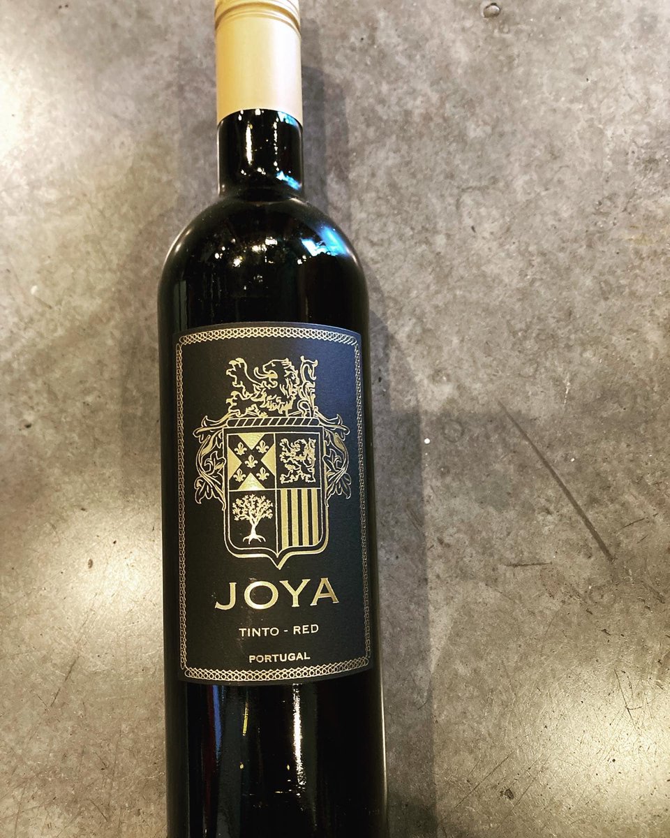 The Joya Tinto is cheap, cheerful and filled to the brim with character due to its unique blend of Cab Sauv, Syrah, Castelão &amp; Touriga Nacional.  This satisfying and budget friendly Portuguese red is the perfect choice for any day of the week!

Shop now 👉 bit.ly/44DXQMa