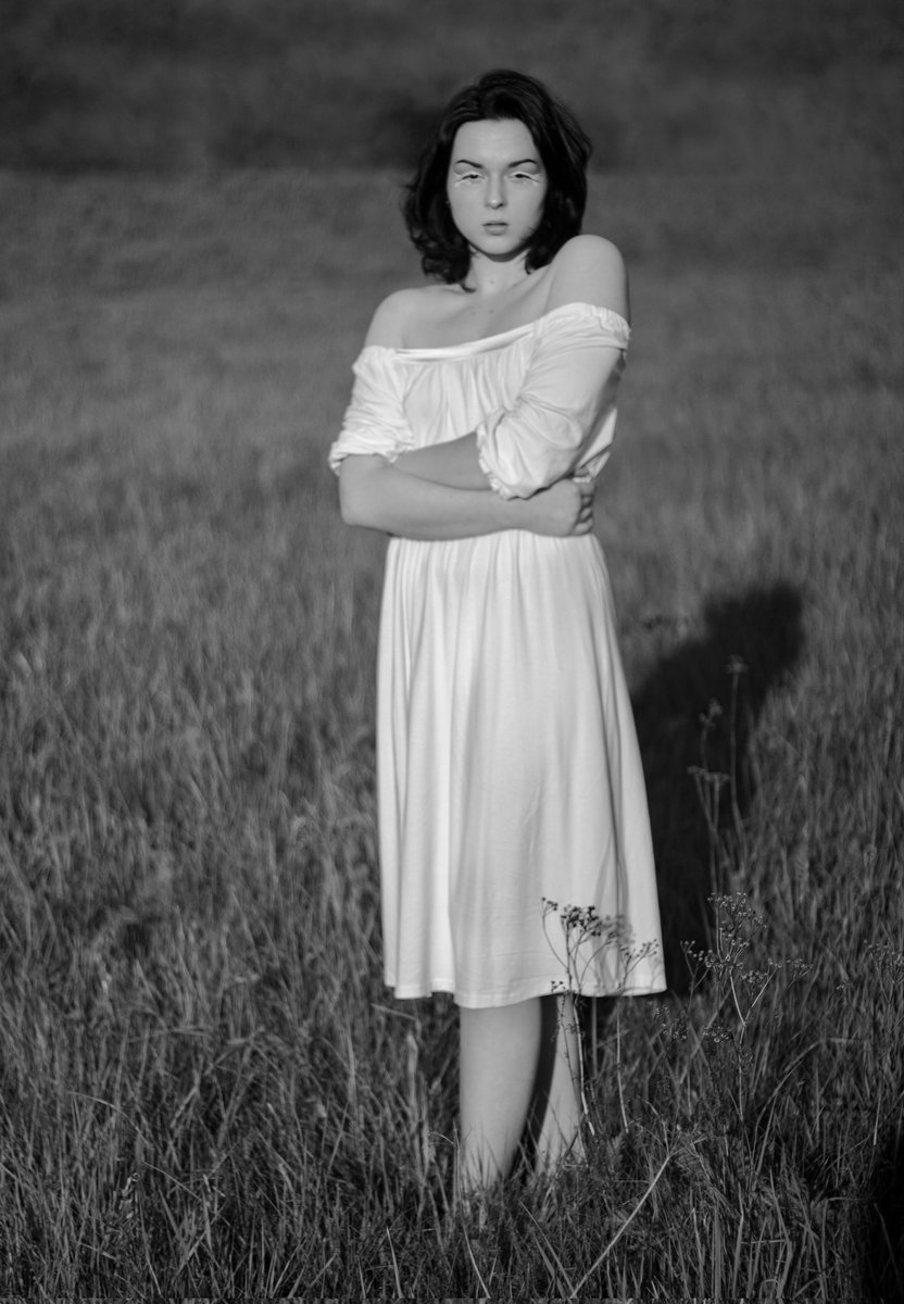 nolianz's tweet photo. Not every angel has fallen. Some opted for a path of acting as the countess of flies.

#localwolves #photography #photo #polska #fotografia #monochrome https://t.co/o9eNVdoAP3