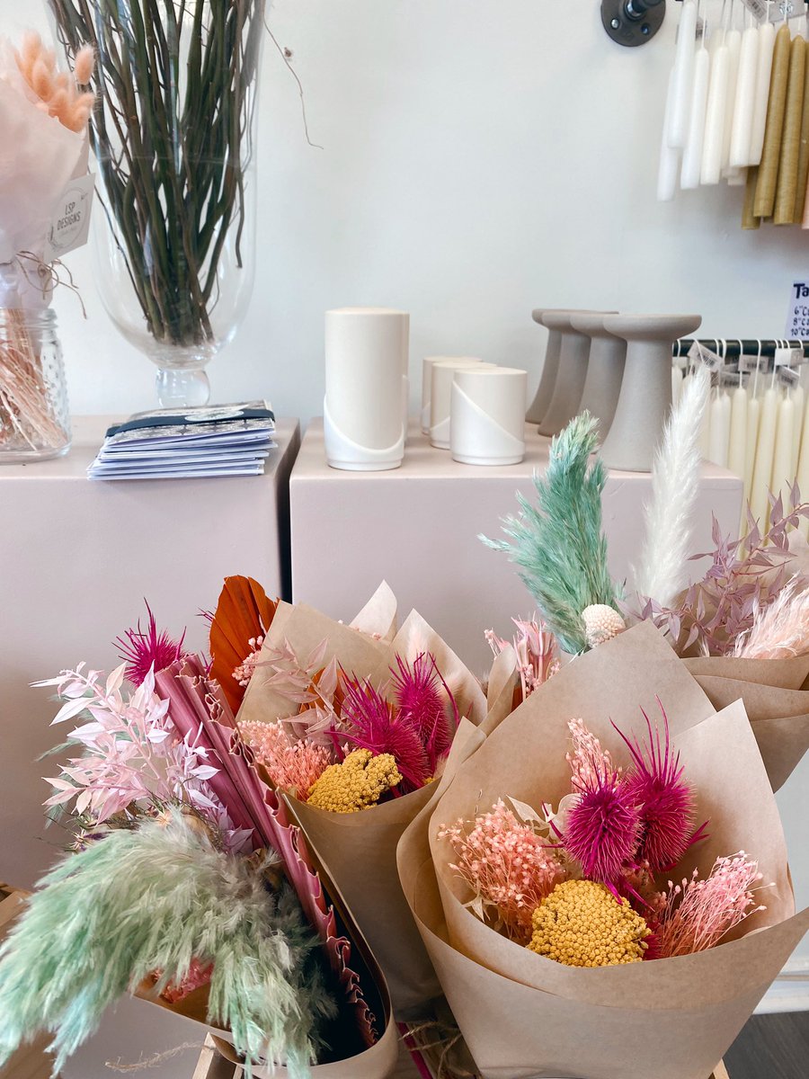 KeepupwithKtown's tweet photo. I popped into L.s.p designs (corner of Barrack and Wellington) today and it was a perfect drop of sunshine during this stretch of rainy days. These dry arrangements are great decor that will last longer than a fresh bouquet. Great Mother’s Day gift idea! 😉 https://t.co/Ne5UtclSLE