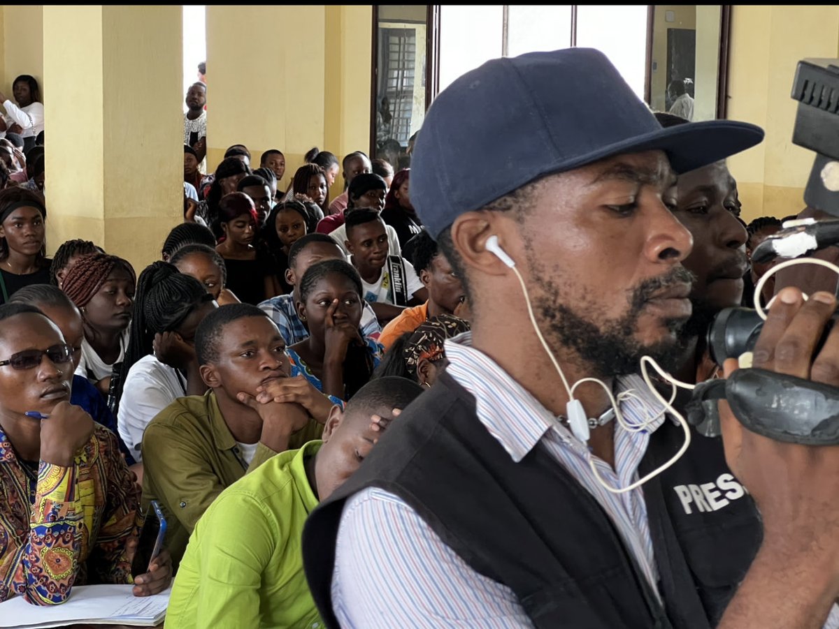 NoelKTshiani's tweet photo. Sincères remerciements au Comité de gestion de l’Institut Supérieur du Commerce de Matadi qui a organisé 1 conférence de haut niveau me permettant de présenter la Loi Tshiani de père et de mère aux Matadiens. Le peuple attend que la Loi soit votée par l’⁦@AssembleeN_RDC⁩. https://t.co/PmXps5OKzf