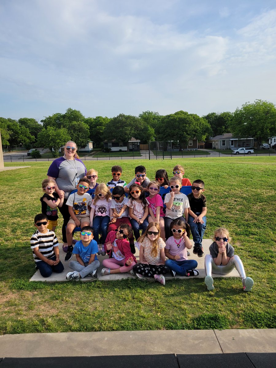 MrsSarahWaits's tweet photo. We're cool because we're in school! #ceroars #abccountdown G is for sunGlasses https://t.co/Hw3OF7wUHC