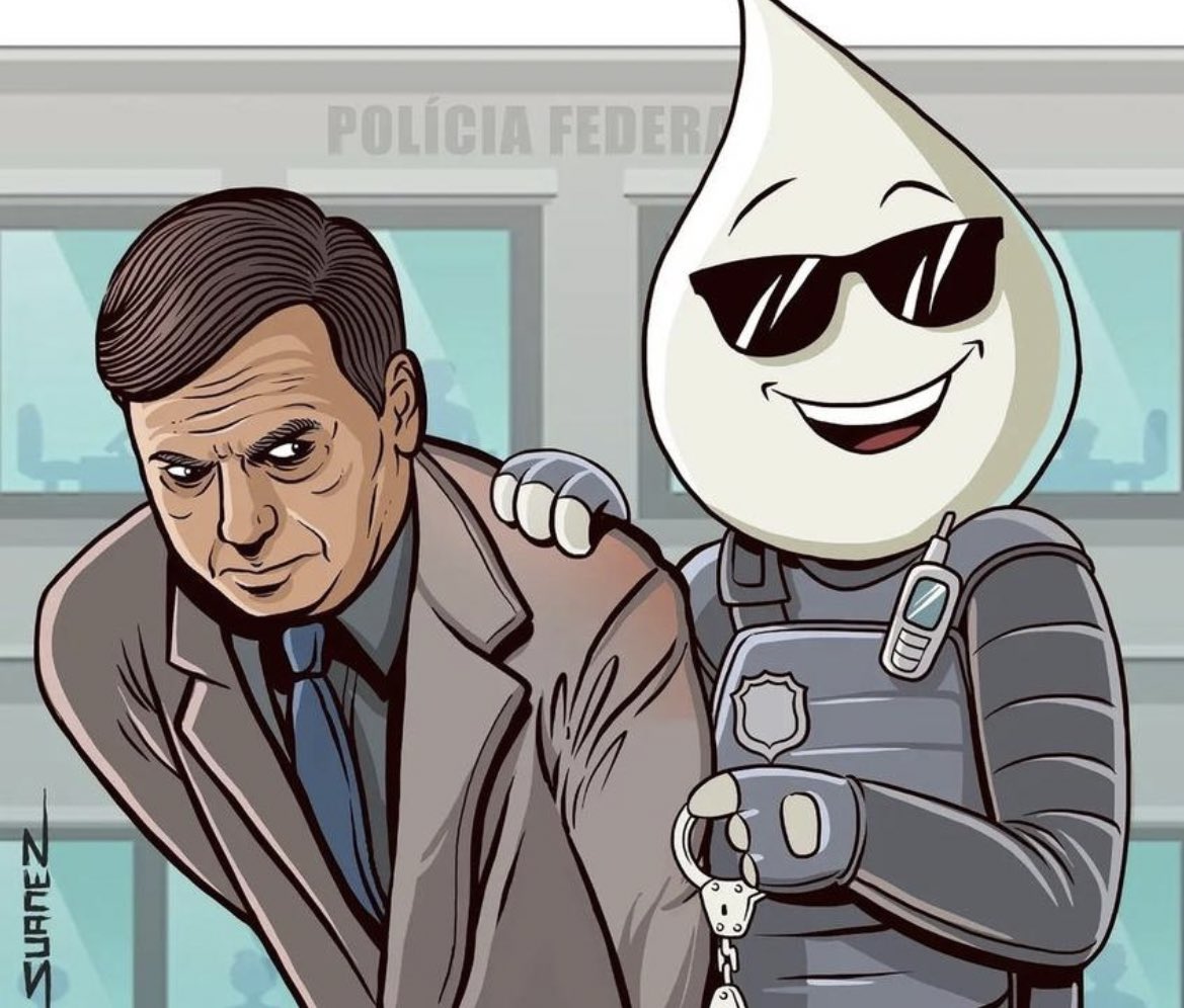 Matou, roubou, atentou contra a democracia, mas acabou pego mesmo foi pelo Zé Gotinha: já temos nosso próprio Al Capone! 

Boa noite! Grande dia 👍