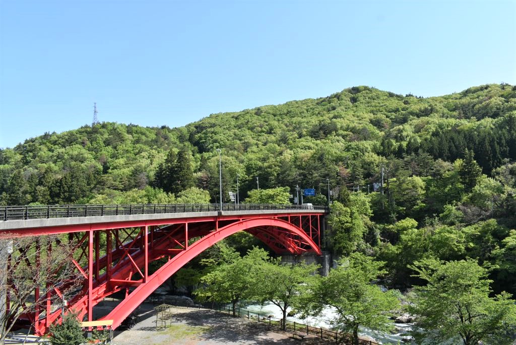 yaruzoh's tweet photo. おはようにゃ！気温19.2℃、湿度53％ 陽ざしが強く熱中症に注意が必要な位の たるが橋周辺です★
GWイベントは、お隣 聖籠町から合同連 光さん演舞、胎内市のバレエ教室 #DanceFanSpace 未就学児の発表会、元気集団 #よさこい中条和組 米粉ジャパンを含む３曲披露～。
#今ちょっとカオス的な雰囲気が https://t.co/pW4gGWtv4h