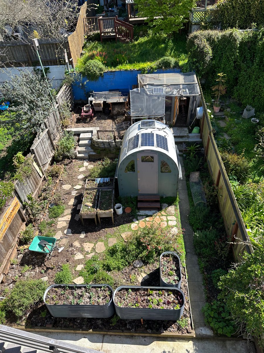 MatterOfTrust's tweet photo. We love Kim, our master gardener and what she has done with our urban edible garden at the eco-home! We also used the short hair dust that was too short for the oil spill mats! So great for soil!
#hair #ecofriendly #planetfriendly #garden #gardening #MatterOfTrust https://t.co/cjWFCaHZOK