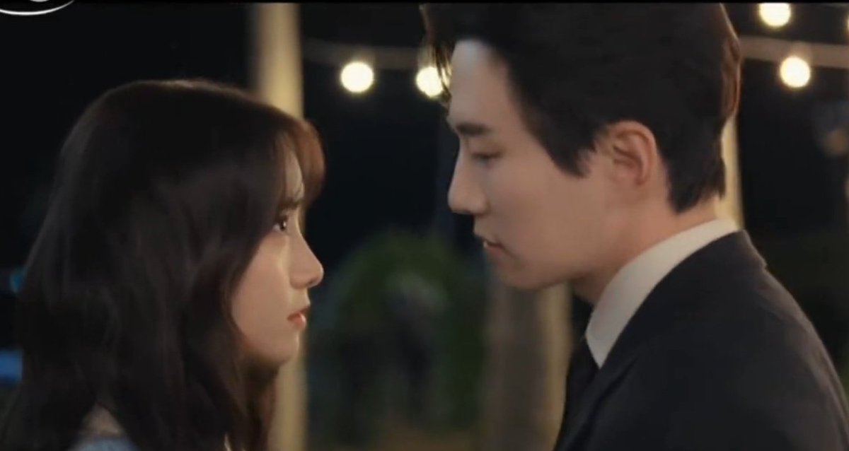why are yoona and junho already giving us the feels and this was only for less than a second????