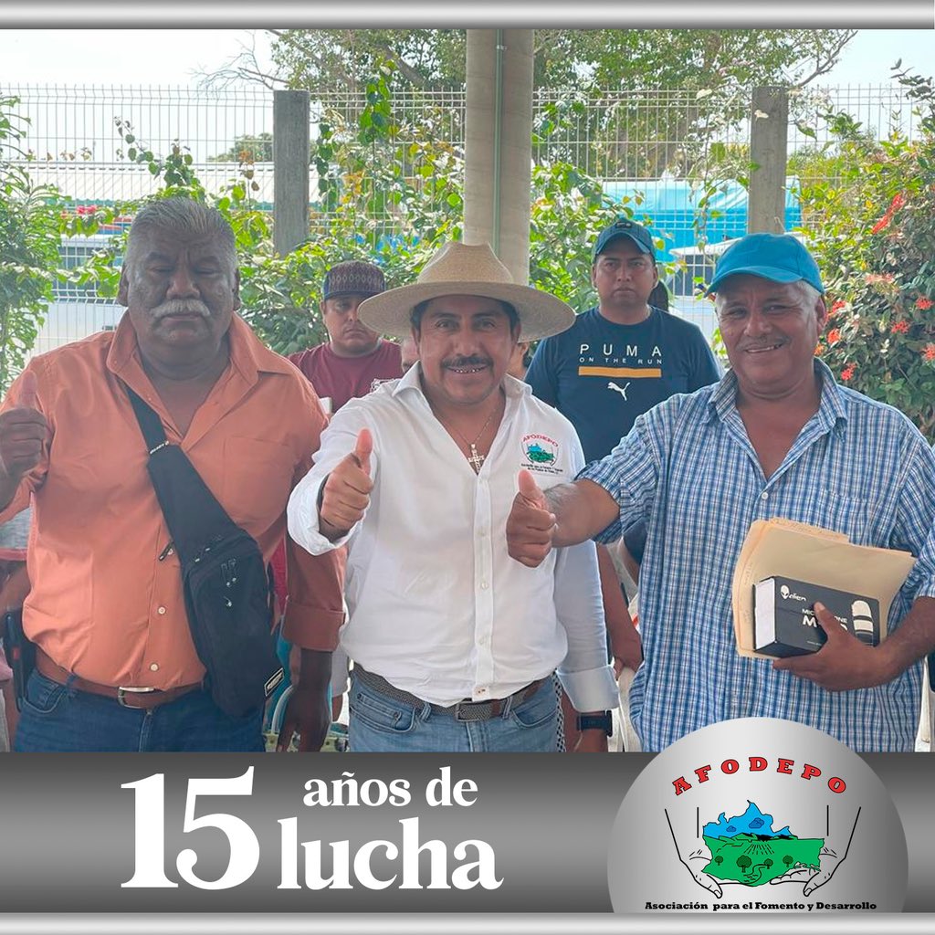 afodepoac's tweet photo. Rufino Lopez Méndez Delegado en la Colonia San Miguel de Puerto Escondido y nuestro amigo Efrén Cruz  Carreño representante Regional en la Costa, nos invitaron a tener un diálogo con su población, para que juntos trabajemos en lo más prioritario que es el bienestar familiar y mejorar sus caminos. 
Desde #AFODEPO trazamos la ruta para un trabajo directo y cercano a nuestros pueblos.
#Afodepo15AñosdeLucha 
@Antonio77186389