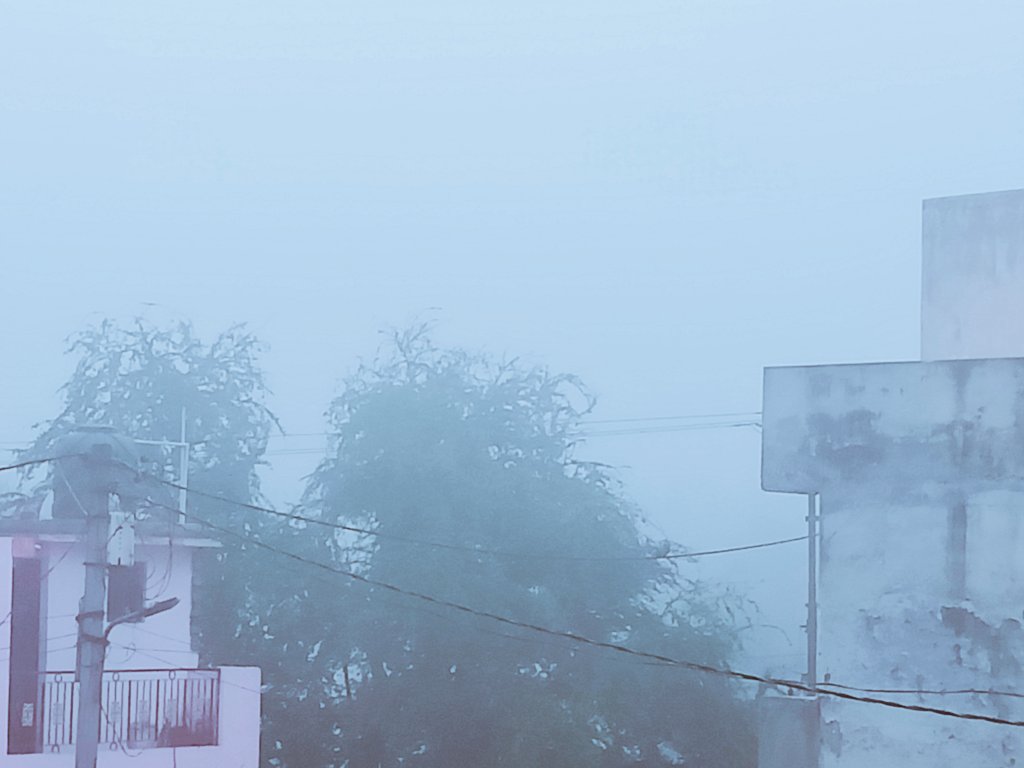 Vvermav077's tweet image. अरे भाई भी में ऐसी ठंड , यू. पी. को शिमला बना दिया है.. दिल्ली को हिमाचल बना दिया। गर्मी ठंडी से लड़ रही या ठंडी गर्मी से  , पर कुछ भी हो इस बार एसी का.. फुल एसी का मजा मिल रहा है 😂
@komal__dubey
@Adititi53255023 #rain #fullac #weather #weatherchange #climate #IPL2O23 #delhi