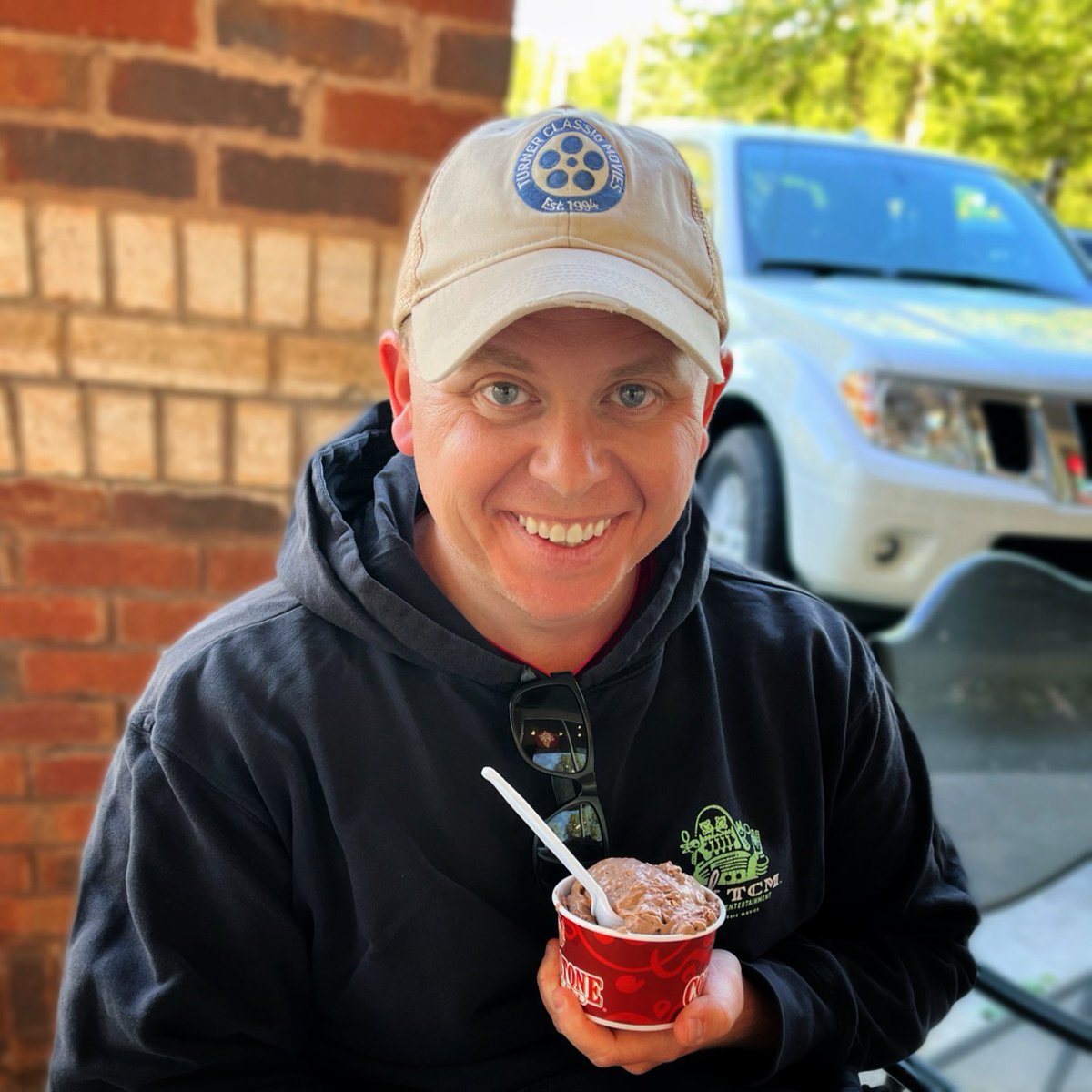 Took my family for ice cream to celebrate Robert’s birthday. Then I introduced my girls to The Red Balloon tonight. Needed that double scoop of joy. #RaiseAConeForRobert @tcm #tcmhq 🍦 🎈