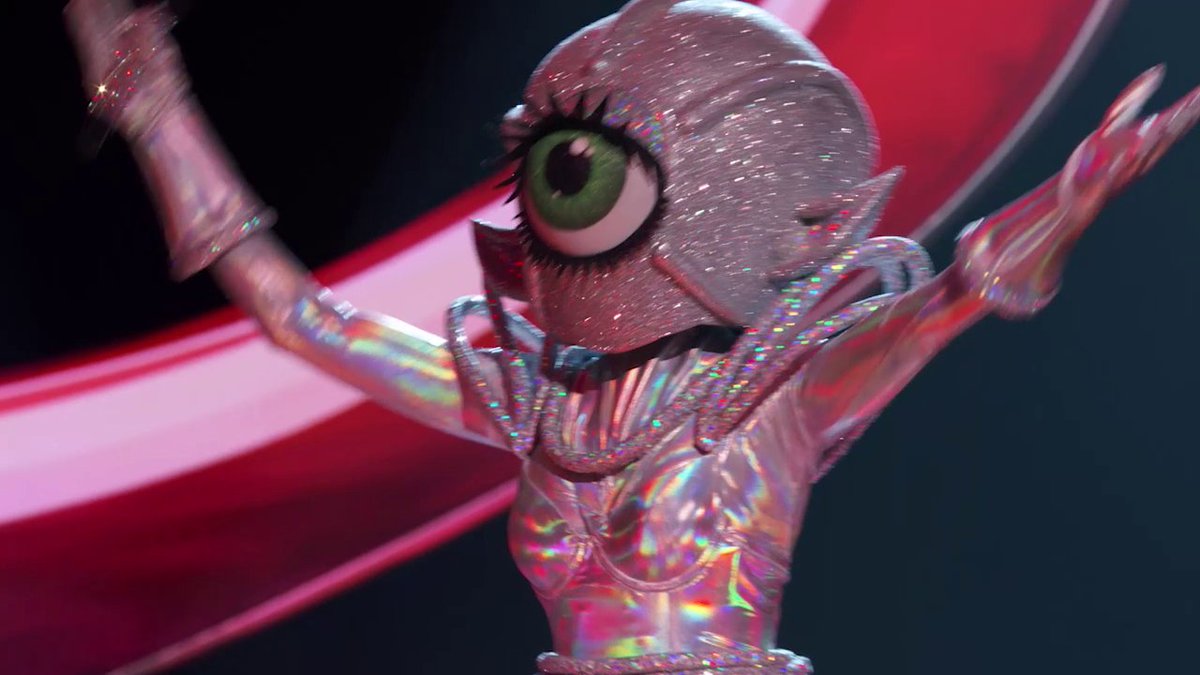 Jenny McCWahlberg on Twitter "RT MaskedSingerFOX Back to space, 