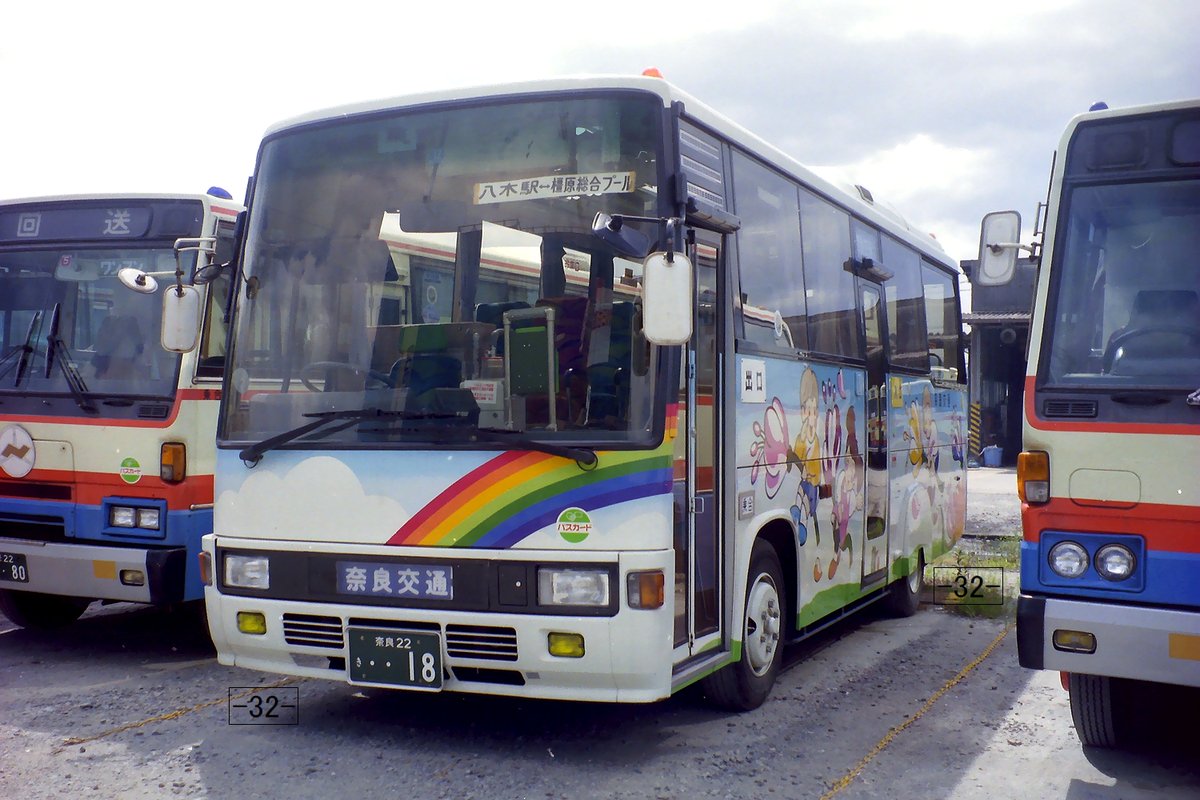 itm_jgp's tweet photo. #奈良交通　NARA KOTSU
奈良22き・・18　P-CH160A　1988年式
八木駅-橿原総合プール　　橿原市内　1991.8
「ならシルクロード博」に合せて、後部オープン可能な展望室とした特別仕様。8台導入されましたが、中扉内側の導線がL字形になるなど、特殊過ぎて後で運用に難儀したようですね。 https://t.co/MmRou8l301