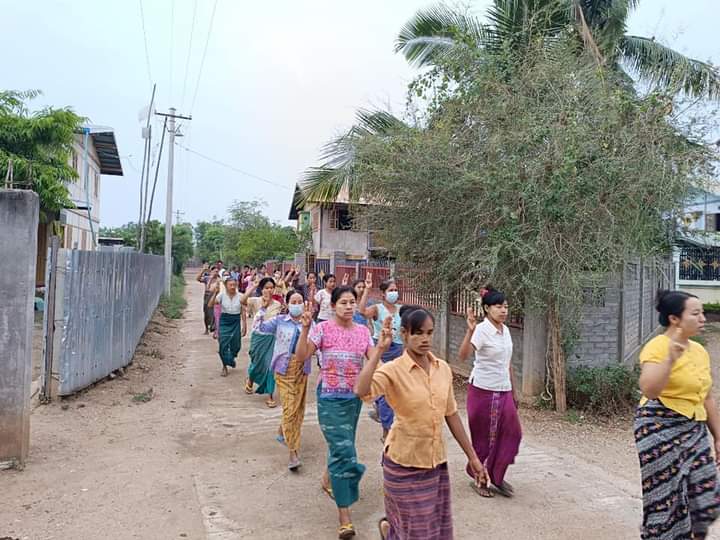 miN13700's tweet photo. Revolutionary residents in the northern part of Yinmarbin township continued their regular anti-dictatorship protest on the morning of May 4.

#HelpMyanmarIDPs
#2023May4Coup
#WhatsHappeningInMyanmar https://t.co/SQVcvbnvTt