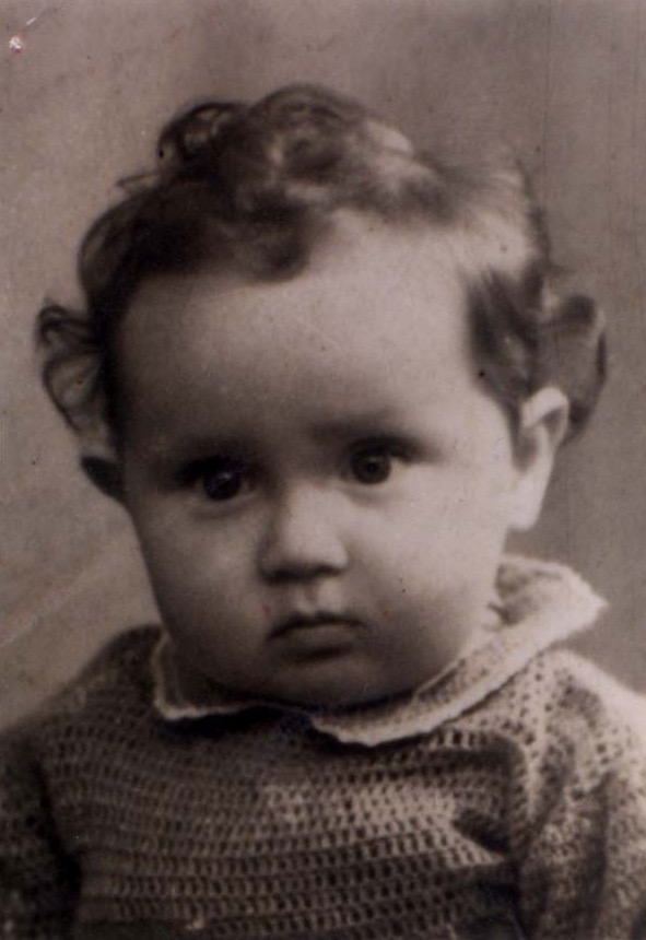 AuschwitzMuseum's tweet image. 4 May 1942 | A French Jewish girl, Annie Dirnfeld, was born in Toulouse.

She arrived at #Auschwitz on 4 July 1944 in a transport of 1,100 Jews deported from Drancy. She was among 479 people murdered in a gas chamber after the selection.