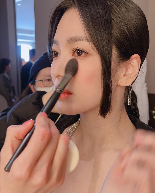 songhyekyo_THA's tweet photo. #SongHyeKyo at #MetGala2023 

ปัดๆแต้มๆเพิ่มความสวยงามโดยทีมงานคุณภาพ

©️jeniejang

#songhyekyo #ซงฮเยคโย #송혜교 https://t.co/arDicDmJaL