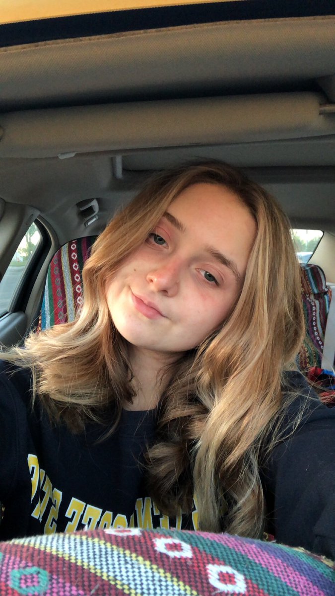 hrrysriverroad's tweet photo. prom hair!!! (is it giving rachel green and @sukiwaterhouse like i think it does?) https://t.co/0BRdrvg8Po
