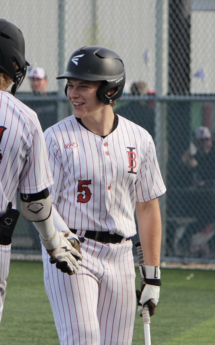 Varsity wins 4-3 over Carroll on Nate Heflins walk off hit in the bottom of the 7th.  Isaac Zay pitches all 7 for the win.  Great job Knights!!