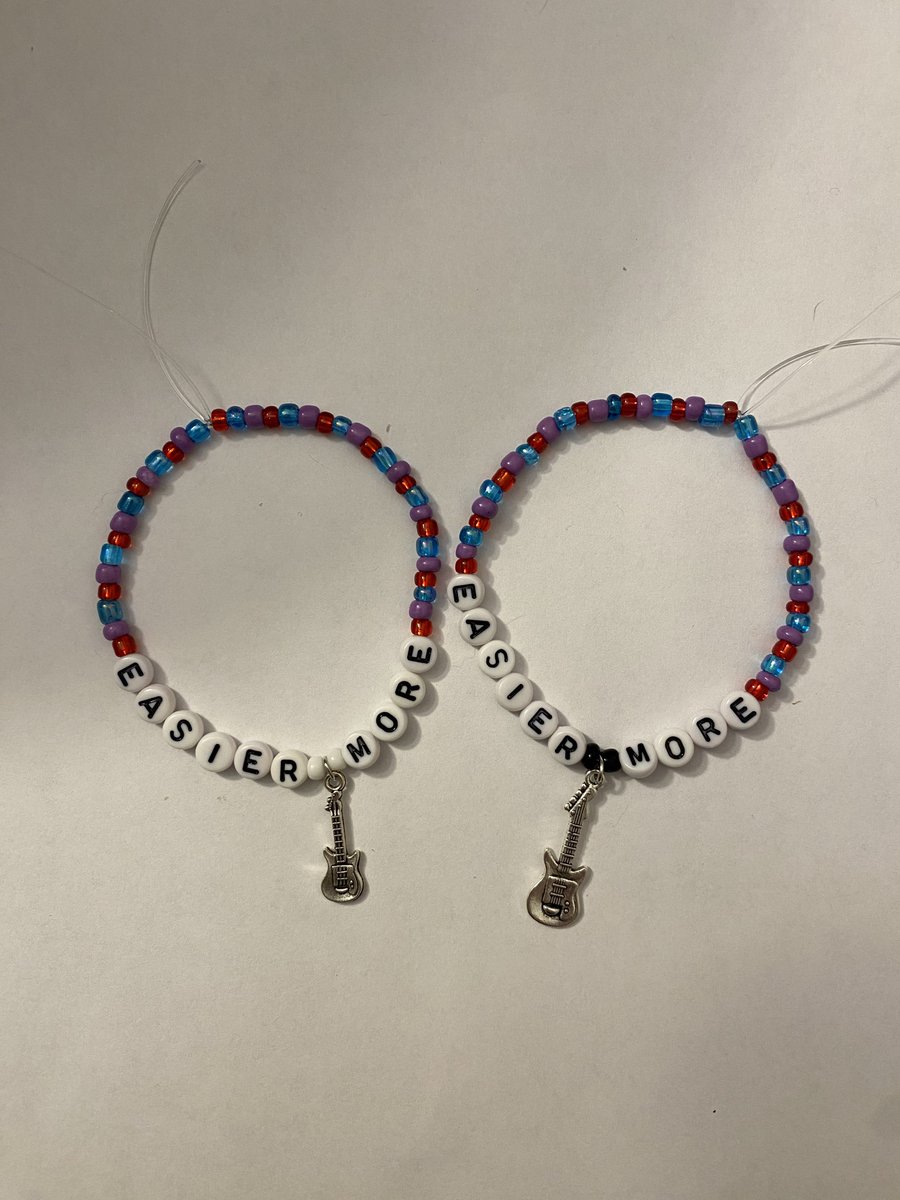 lizbailey_123's tweet photo. easier to more transition you’ll always be famous #The5SOSShow #5sosbracelets https://t.co/OTUX1wLX49