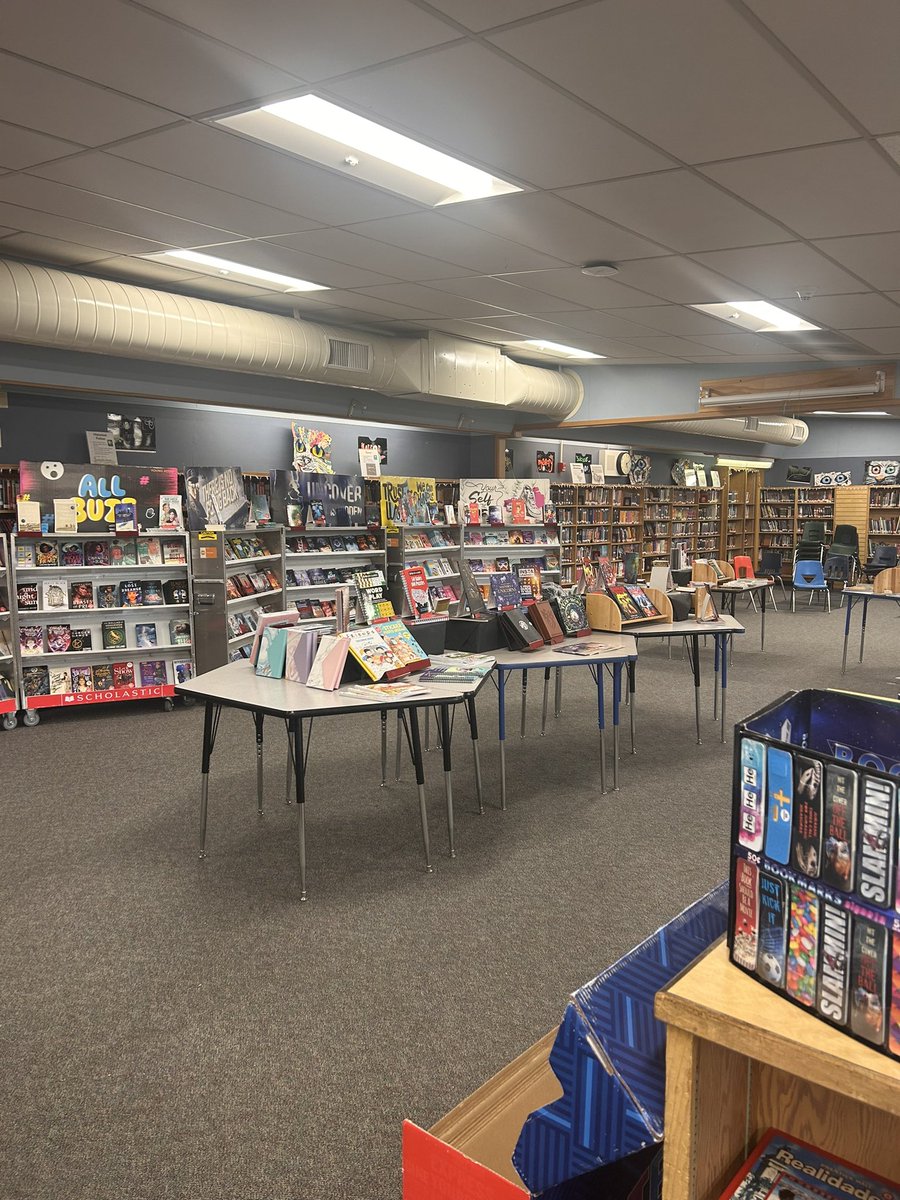 EdmsToros's tweet image. Open House happening now! Come check out all our students and teacher’s hard work, community fair, and food trucks!