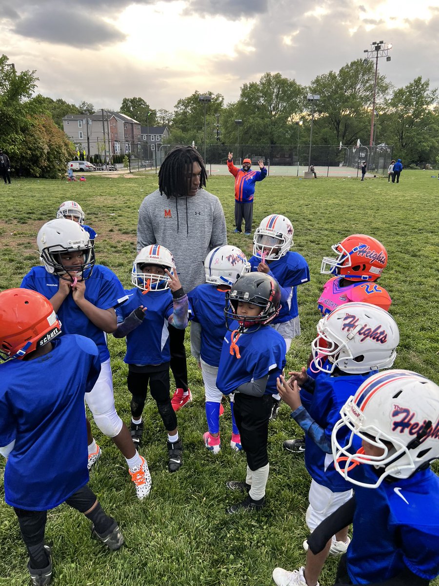 JaishawnBarham's tweet photo. Great way to end Spring Football! Providing mentorship with Marshal Heights Bison Youth Football. Preparation is the key to Success! Thank you to  @DCPoliceFdtn and @TBIAFoundation……  #education #dedication @TerpsFootball @tbiaf09 https://t.co/8uiYAg2Er4