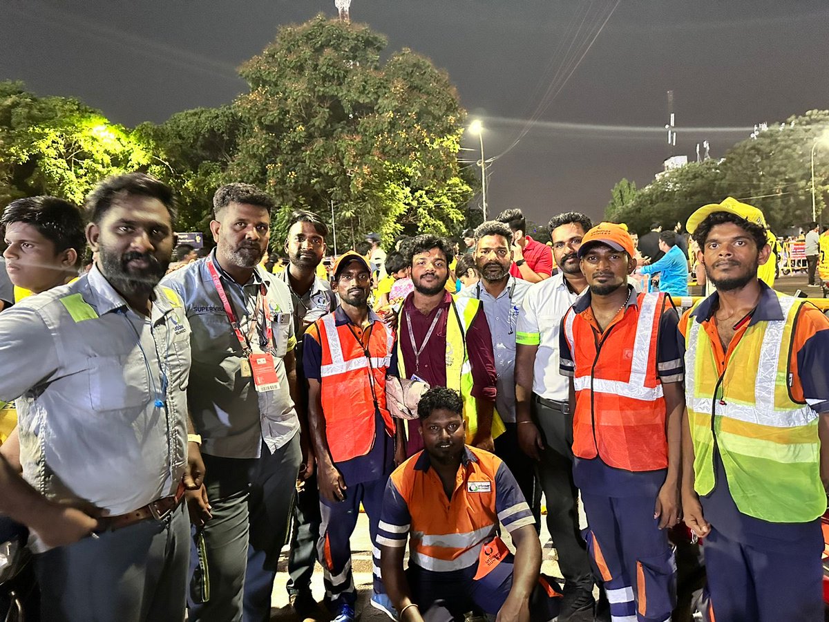 haribalaji's tweet image. Dear ⁦⁦⁦⁦@msdhoni⁩ &amp;amp; team
When you are in Chennai, request you to kindly take a pic with ⁦⁦⁦@SumeetUrbaser⁩ staffs who clean Chennai &amp;amp; now joined hands with ⁦@TNCACricket⁩ for #GreenProtocol (segregation of waste) inside the Chepauk Stadium. ⁦