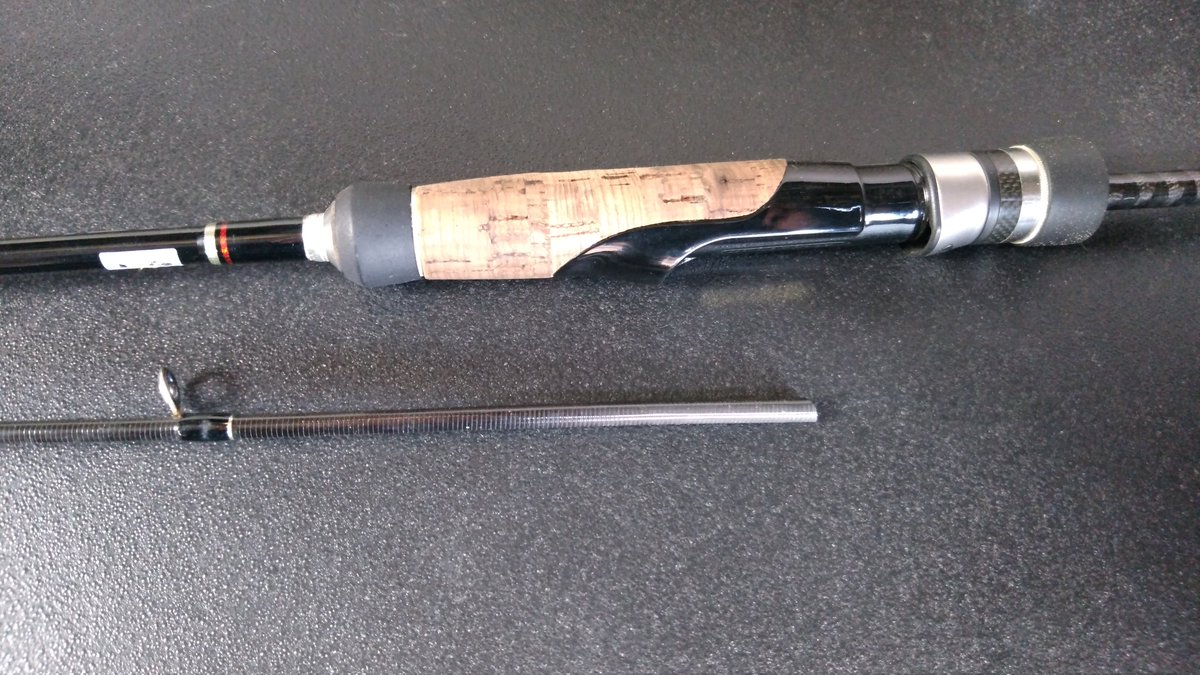 zkl_eye's tweet photo. 暗くなってからメバリングに行こうと思い、
車内のキャンプ道具の片付けも兼ねて準備していたんですが、
車内に積みっぱなしにしてたロッドが...
...おおお折れとるー
10年使って相当愛着あったんだがなぁ...
こういう時は釣りはやめて別の事しよう。
#Fishing_Rod
#Broken
#お疲れさま
#すまない https://t.co/HlGz7GB8Eb