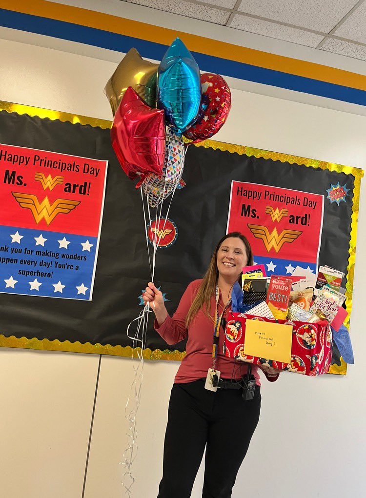 Ward_k5's tweet image. Feeling extremely blessed to be part of this amazing campus with so many dedicated educators. Thank you @HollandHISD team for the gifts and celebration on Principal Appreciation Day!