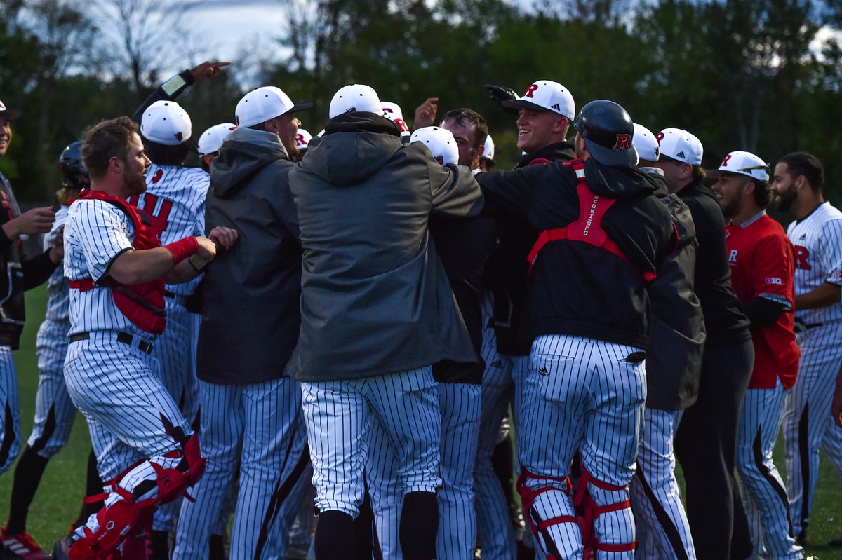 R_Fund's tweet photo. 🔔 l #WhySupportWednesday

Because our student-athletes are special.
Because @RUAthletics games and sporting events are fun.
Because there is no place better than @RutgersU.

Big-time win tonight under the lights for @RutgersBaseball! 💡

#TheBellsMustRing l #GoRU https://t.co/UnPcNFAFeS
