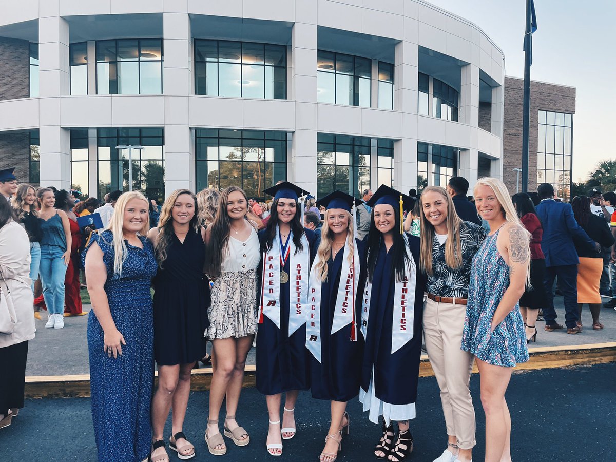 CoachpooleU's tweet photo. Congratulations Graduates.. you’ve left this program better than you found it and for that I cannot thank you enough! I love you all.. go out and make the world a better place! #FTA forever. https://t.co/FvOCRKAl5b