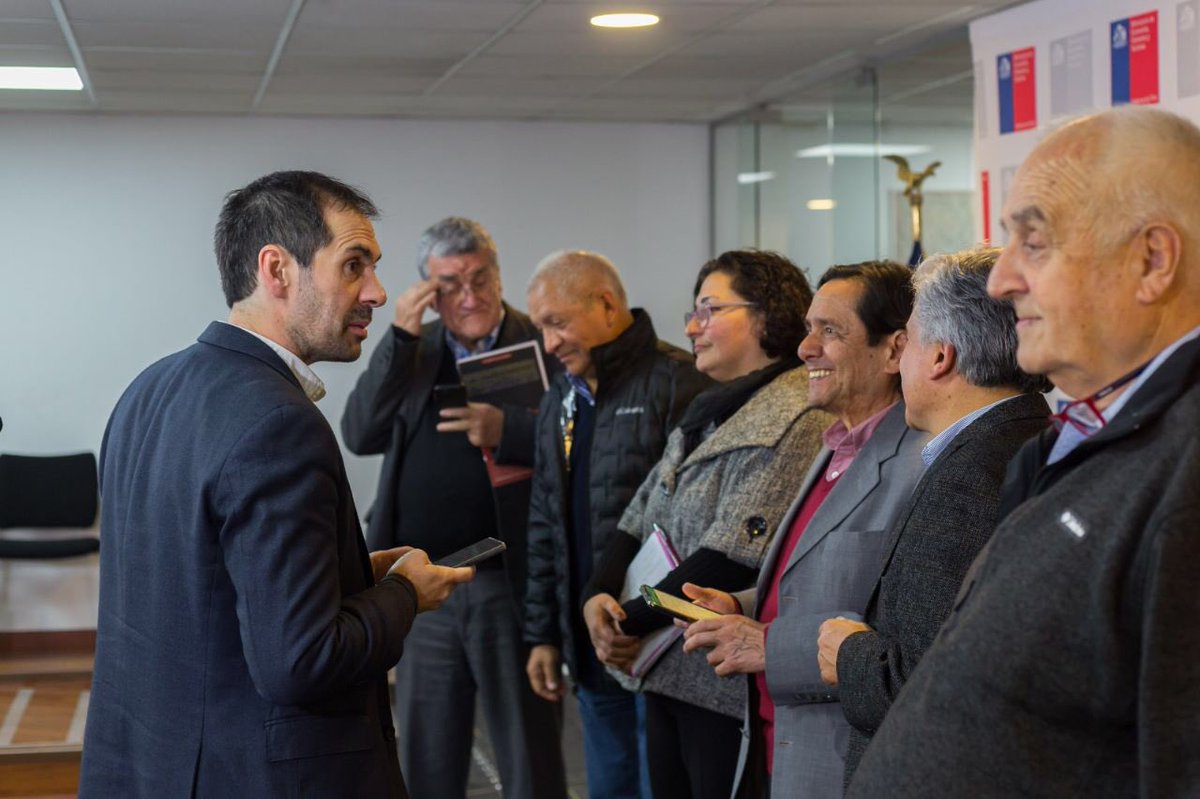 nico_grau's tweet photo. Estamos muy contentos por el acuerdo que hemos firmado con gremios de mipymes para apoyarlas con el alza del salario mínimo. Tal como el año pasado, lograremos mejorar la calidad de vida de las y los trabajadores sin dejar a ninguna Pyme atrás.  #salariominimo #mipyme https://t.co/66XBQbOLDW