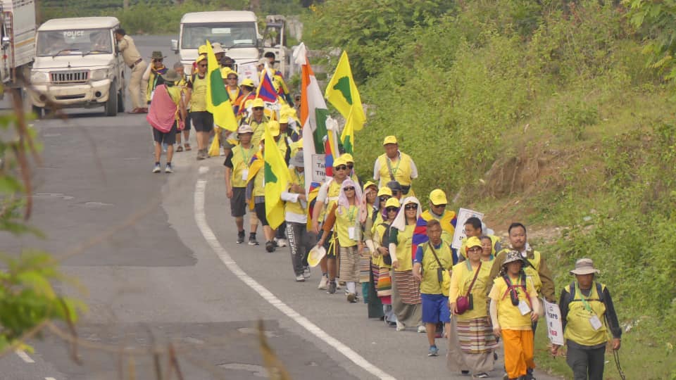TibetCollective's tweet photo. Despite the challenges, the spirit of the Tibetan Youth Congress remains strong as volunteers march for 11 hours, spreading awareness, distributing pamphlets and raising slogans for the cause. #TibetMattersMarch

Photo Credits: @TYCentrex https://t.co/w6B2Pciaov