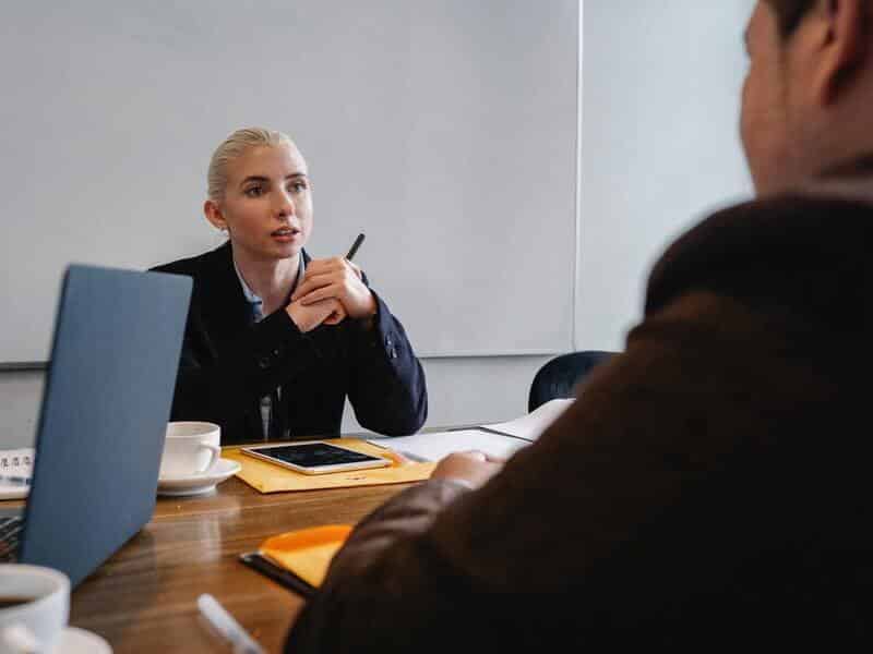 Selon la loi, il est question d’abus de confiance lorsqu’une personne physique ou morale viole un accord oral ou écrit concernant l’utilisation de biens qui lui sont remis. En général, cette infraction est perpétrée sous forme de détournement avec

compte-pro.com/abus-de-confia…