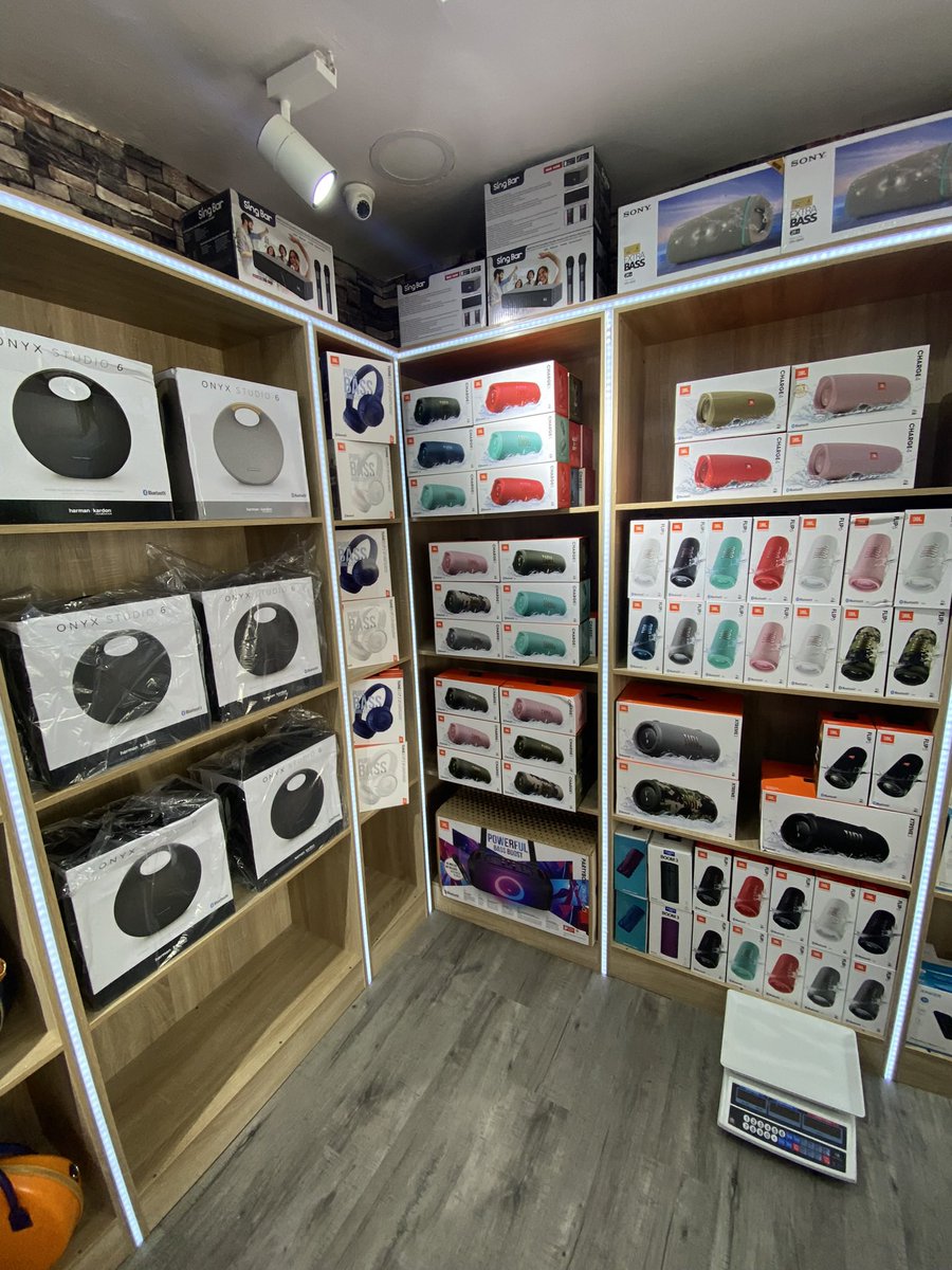 dignified_tm's tweet image. Furthermore, I provide a variety of services, including repairing phones, tablets, and laptops, fixing Face ID, replacing batteries and screens, upgrading iPhone models, installing games on laptops, repairing game consoles, and installing games on game consoles.