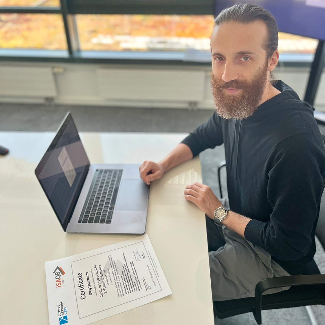 ilum_e's tweet photo. Bei Entwicklung von individuellen #Softwareprodukten spielt die #Architektur eine zentrale Rolle. Damit unser Practice Lead Oleg seine vorherrschenden Kenntnisse in diesem Bereich offiziell anerkannt bekommt, hat er sich erfolgreich als #CPSA-Foundation Level zertifiziert. https://t.co/yzlTvWbgz8