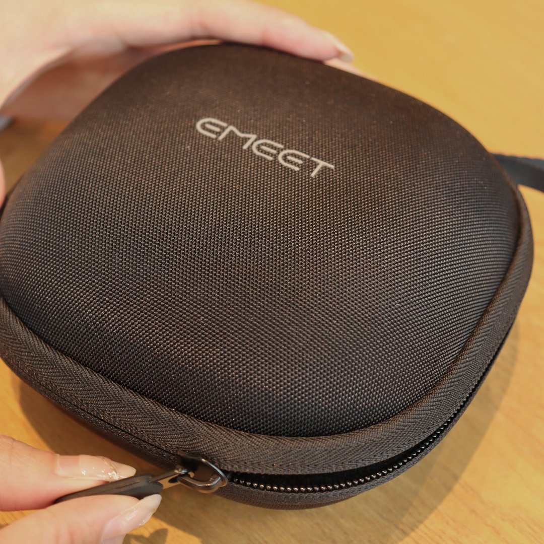 EMEET_Official's tweet image. Pro Stream Room in Your Pocket
📷The #EMEET #StreamCamOne comes with a protable carrying case, allowing you to take it anywhere and start #streaming in no time.
⏰⏰
Pre-Sale is undergoing with exclusive ❗️$50 OFF and 🎁free tripods. Check it out NOW 👇
emeet.com/products/emeet…