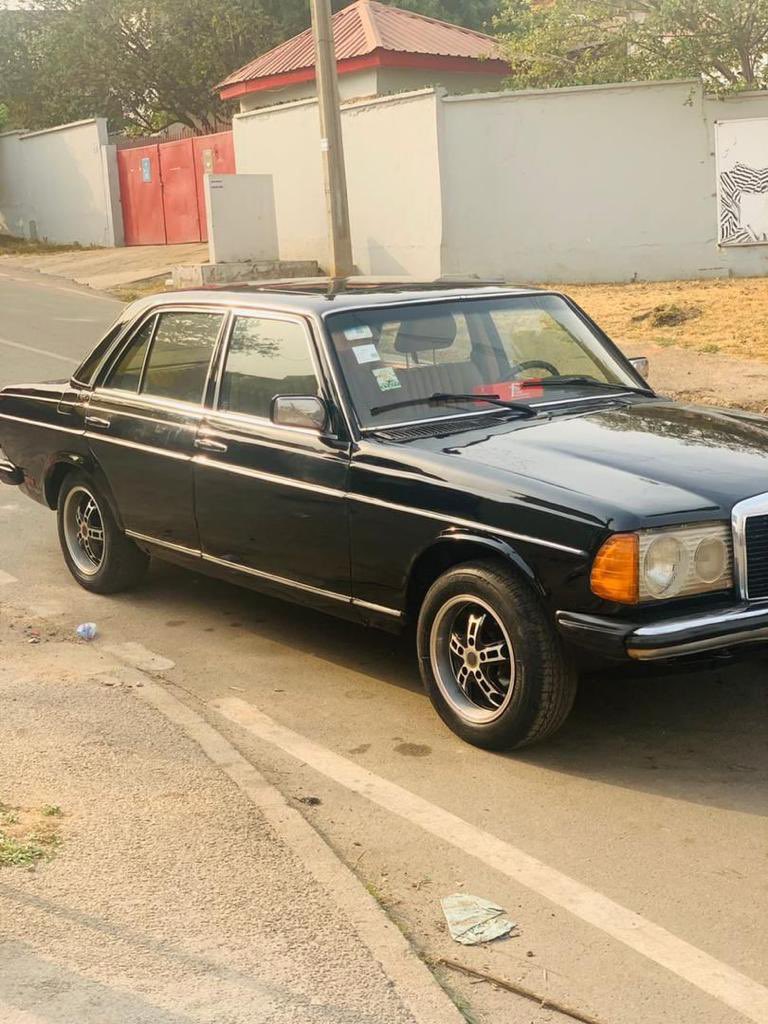 Kofi_Kwarteng's tweet photo. Antique Benz 4 Sale !!
Price: 25,000ghc(Negotiable)
Condition: Good
Call/WhatsApp: +233-500-200-868 https://t.co/7wZ2Brfyjy