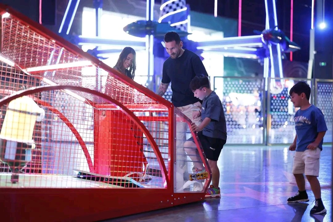 _nameless_man__'s tweet photo. Messi enjoying his life away from that toxic club.

I wonder how Antonella and the kids must h@te PssG https://t.co/i9jz03lSxz
