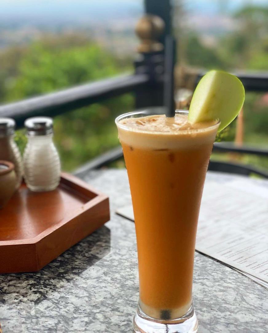 Refresh and recharge with our freshly squeezed Carrot Apple & Ginger juice! 🥕🍏

📸: @mrpederseneatsbreakfast 😋

#milkandmaar #freshlysqueezed #juice #refreshing #energy #carrot #apple #drinks #smoothies #natural #pure #juicecleanse #kololo #rooftop #view #kampala
