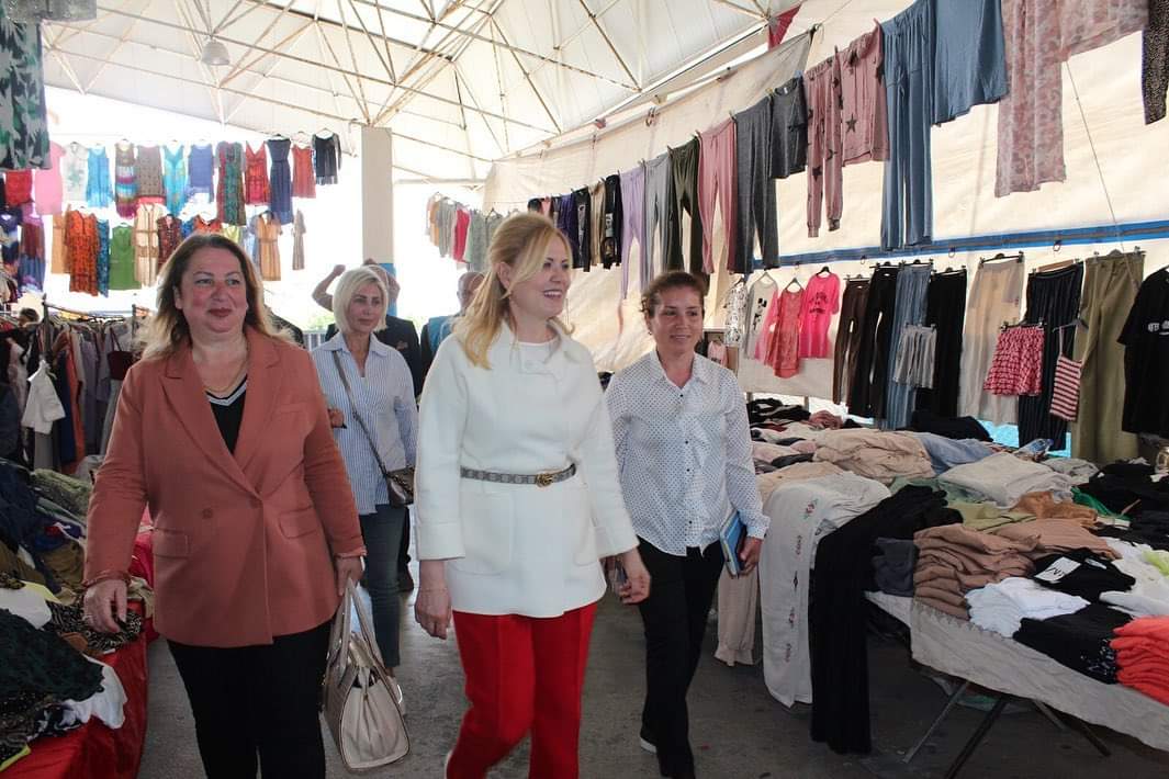 Milletvekili Adayımız Sn. Betül Demirok ve Muratpaşa İlçe Teşkilatımız ile birlikte  Yeşilbahçe Mahallemizde esnaf ve pazar ziyaretleri gerçekleştirdik.

#SeferBizdenZaferAllahtan
<a href="/alicetin_07/">Ali Çetin</a> <a href="/BetulDemirok/">Betül Demirok</a> @osmanulker07