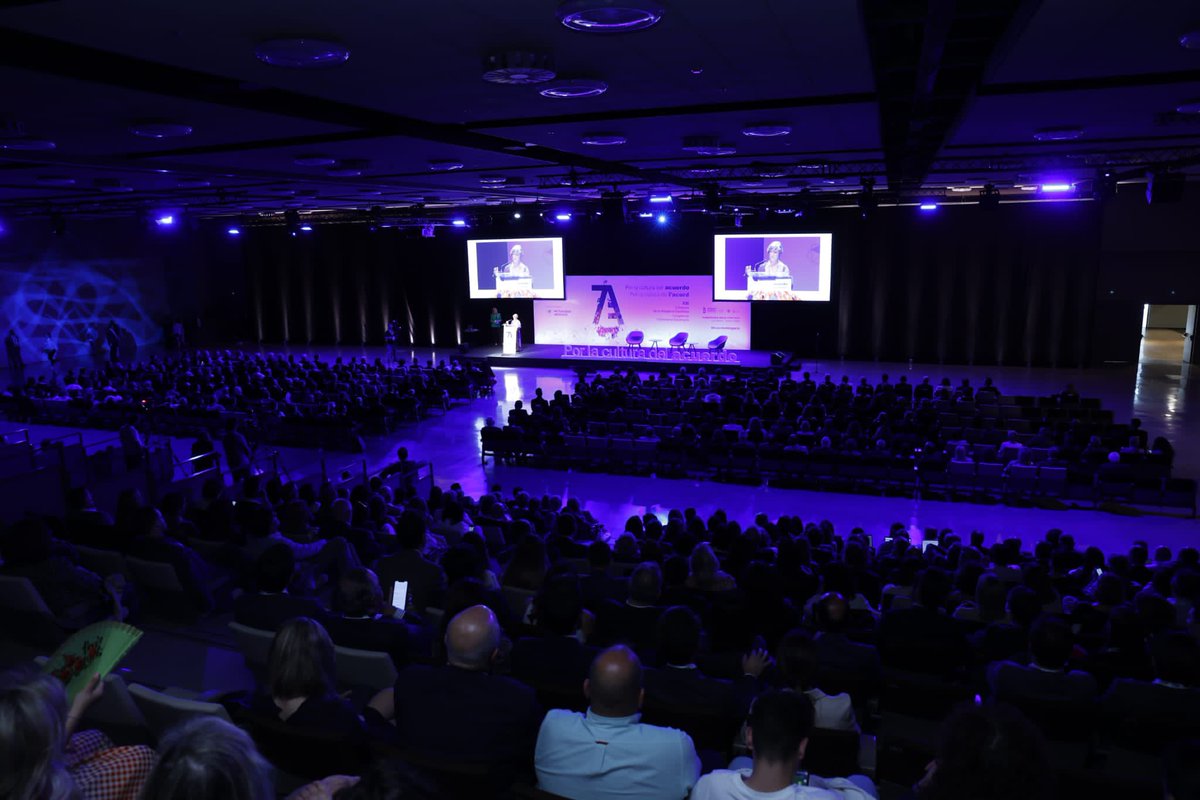 Cerca de 1500 compañeros y compañeras asisten hoy y mañana al Congreso de la Abogacía que tiene como objetivo fomentar la cultura del #AcuerdoAbogacía y debatir de manera conjunta sobre el futuro de la profesión. 

Juntos tenemos la oportunidad de decidir.