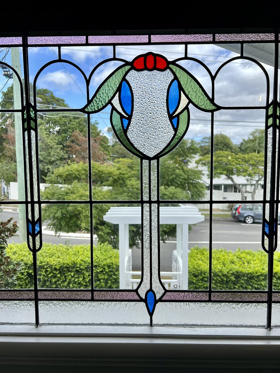 TempletonBuyers's tweet photo. Itβs wonderful stumbling across the different lead light window patterns throughout the inner city suburbs of Brisbane. If I had taken a picture of them all, I could have made a marvelous coffee table book. ππ
#stainedglass #leadlight https://t.co/slJGQLRRMh
