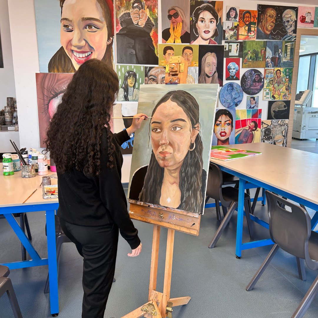 Capturing every stroke of her inspiration while she paints a portrait 🎨✨ #PortraitPainting #ArtisticExpressions #TheEnglishCollege #CreativeMinds #ArtStudio