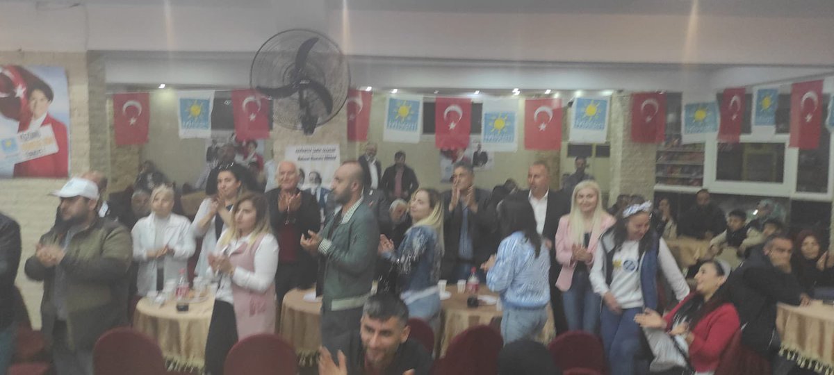 iyipar's tweet photo. İl Başkanlığımızın düzenlediği Yıldız Düğün Salonunda toplu üye katılım proğramına ilçe teşkilatımızla  birlikte katılım sağladık.Aramıza yeni katılan üyelerimize hoş geldiniz diyoruz.
@iyiparti @meral_aksener @iyiparti_27 https://t.co/VFrxFCKtWX