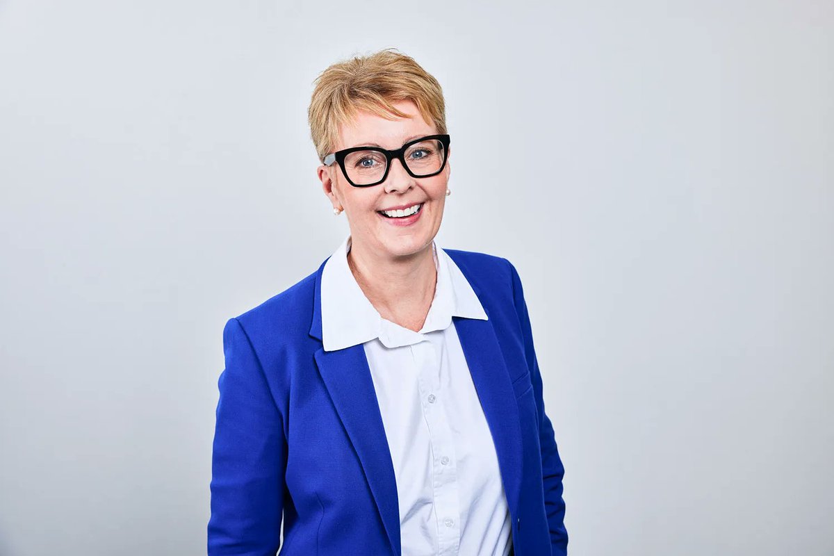 What to wear for your corporate headshot session?  

The truth is you can wear what you like, it's your photo after all and it needs to reflect you. Think colour and simplicity.

Want more?  Get in touch and we'll send you our guide

#londonheadshotphotographer #headshots