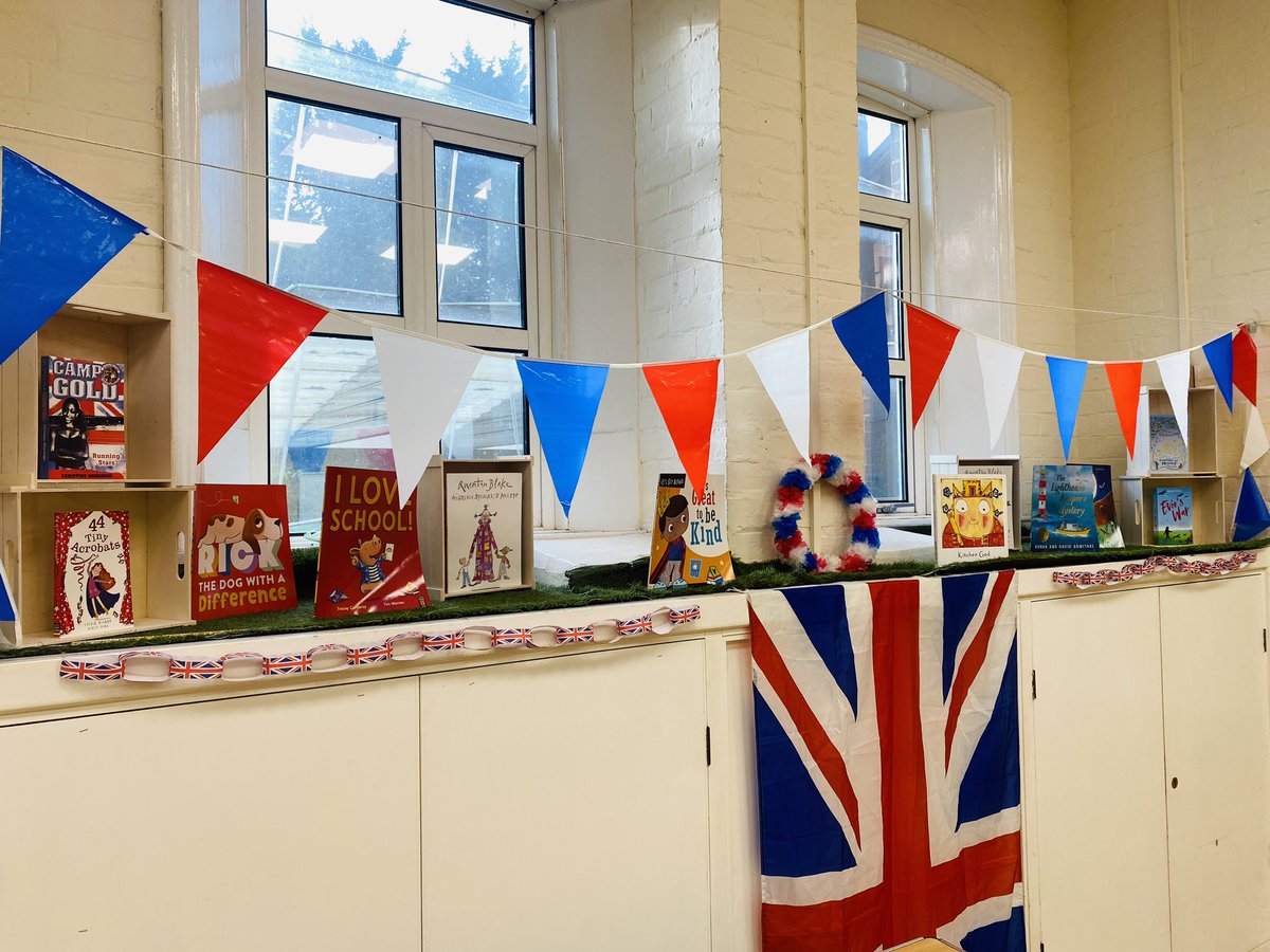 We are celebrating the #Coronation with some fantastic book displays around the school <a href="/WSHEnglishHub/">Witham St Hughs English Hub</a> #LincolnshireReadingPledge 📚
