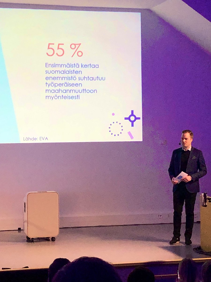 Hyviä uutisia! Ensimmäistä kertaa suomalaisten enemmistö suhtautuu myönteisesti työperäiseen maahanmuuttoon. Asenne ratkaisee - etenkin suomalaiseen yhteiskuntaan sopeutuessa. <a href="/MikkoValtonen/">Mikko Valtonen</a> #amkpaivat2023