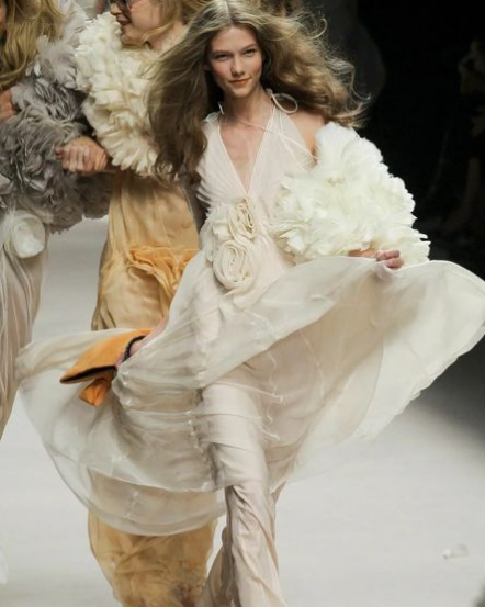 Phyllis67411326's tweet photo. the Sonia Rykiel Spring/Summer RTW 2008 #SoniaRykiel #model #fashion https://t.co/dpYpUoOyBy