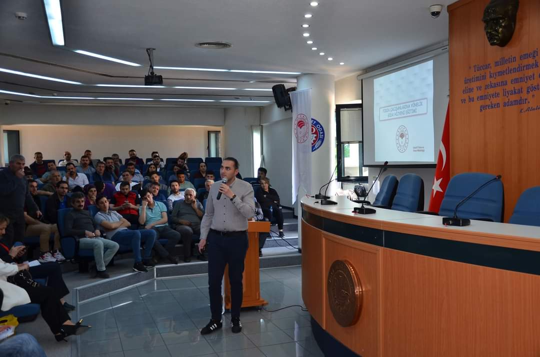 Denizli İl Tarım ve Orman Müdürlüğü (@denizliiltarim) on Twitter photo Eğitim toplantısına <a href="/denizliiltarim/">Denizli İl Tarım ve Orman Müdürlüğü</a> Müdürü Şakir Çınar Denizli Fırıncılar Esnaf ve Sanatkarlar Od. Bşk. <a href="/bekirkaradaban/">Bekir Karadaban🇹🇷</a> ve Denizli Fırıncılar Esnaf ve San. Od. Gen. Sek. Gökşin Ayşe ZEYBEK katılım sağladı
Düzenlenen sınavda başarılı olan katılımcılar sertifika almaya hak kazandı Eğitim toplantısına <a href="/denizliiltarim/">Denizli İl Tarım ve Orman Müdürlüğü</a> Müdürü Şakir Çınar Denizli Fırıncılar Esnaf ve Sanatkarlar Od. Bşk. <a href="/bekirkaradaban/">Bekir Karadaban🇹🇷</a> ve Denizli Fırıncılar Esnaf ve San. Od. Gen. Sek. Gökşin Ayşe ZEYBEK katılım sağladı
Düzenlenen sınavda başarılı olan katılımcılar sertifika almaya hak kazandı