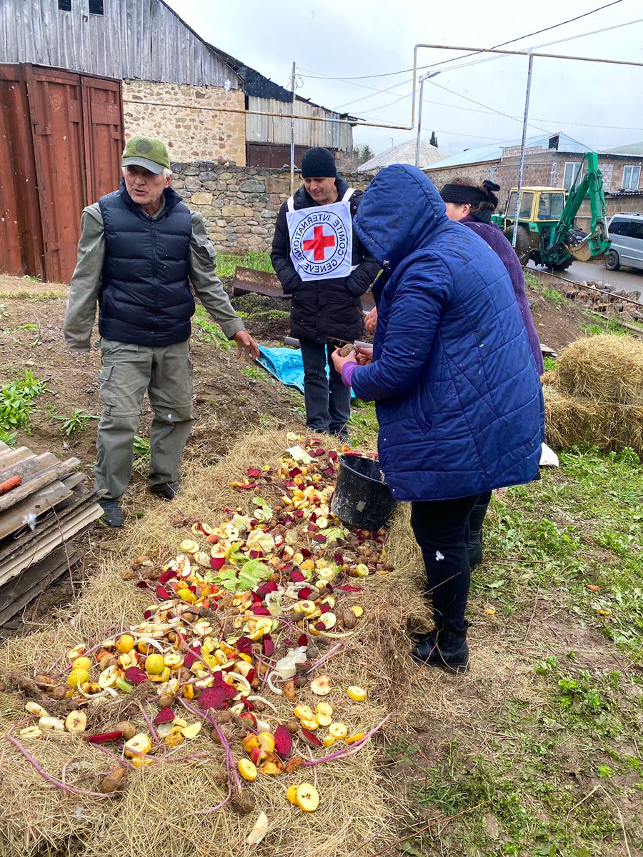 ICRC_am's tweet photo. We provided 25 households in #Chinari, #Tavush region, with the equipment necessary for obtaining #organic #fertilizer, in order to have a higher-quality products and generate more income. The beneficiaries received Californian worms, wooden pallets and toolkits to make boxes. https://t.co/59jNGinTfL